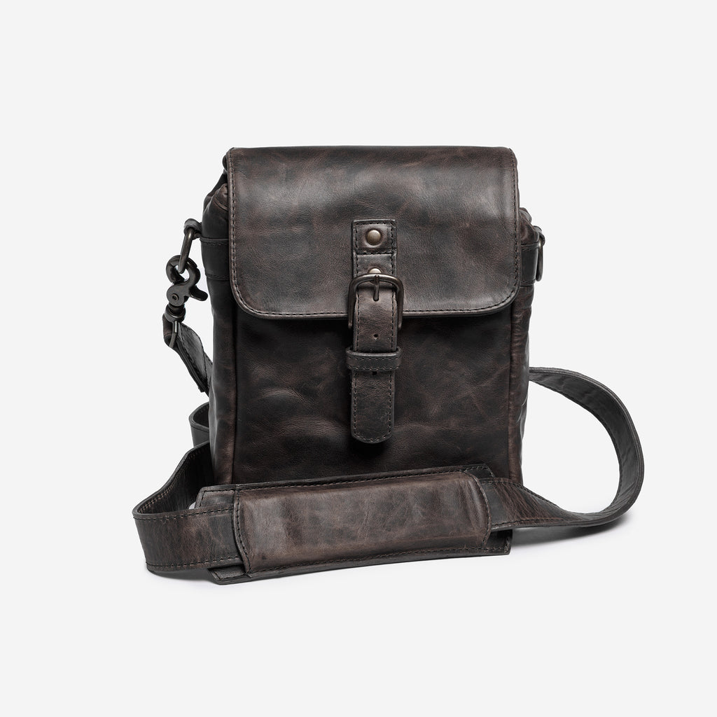 ONA Chelsea Saffiano Leather Camera Bag - Black – supply-theme-blue